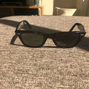 Used Ray-band polarized Wayfarers